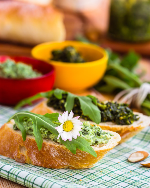 Baguette mit Gänseblümchen, Foto: shutterstock