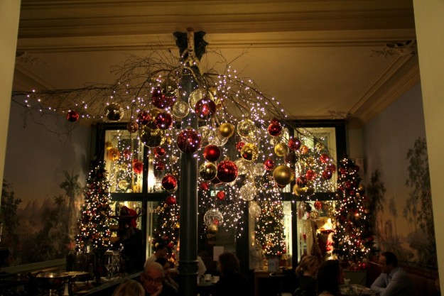 Weihnachtsdeko im Café Schober