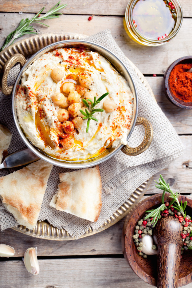 Hummus_shutterstock_216995659