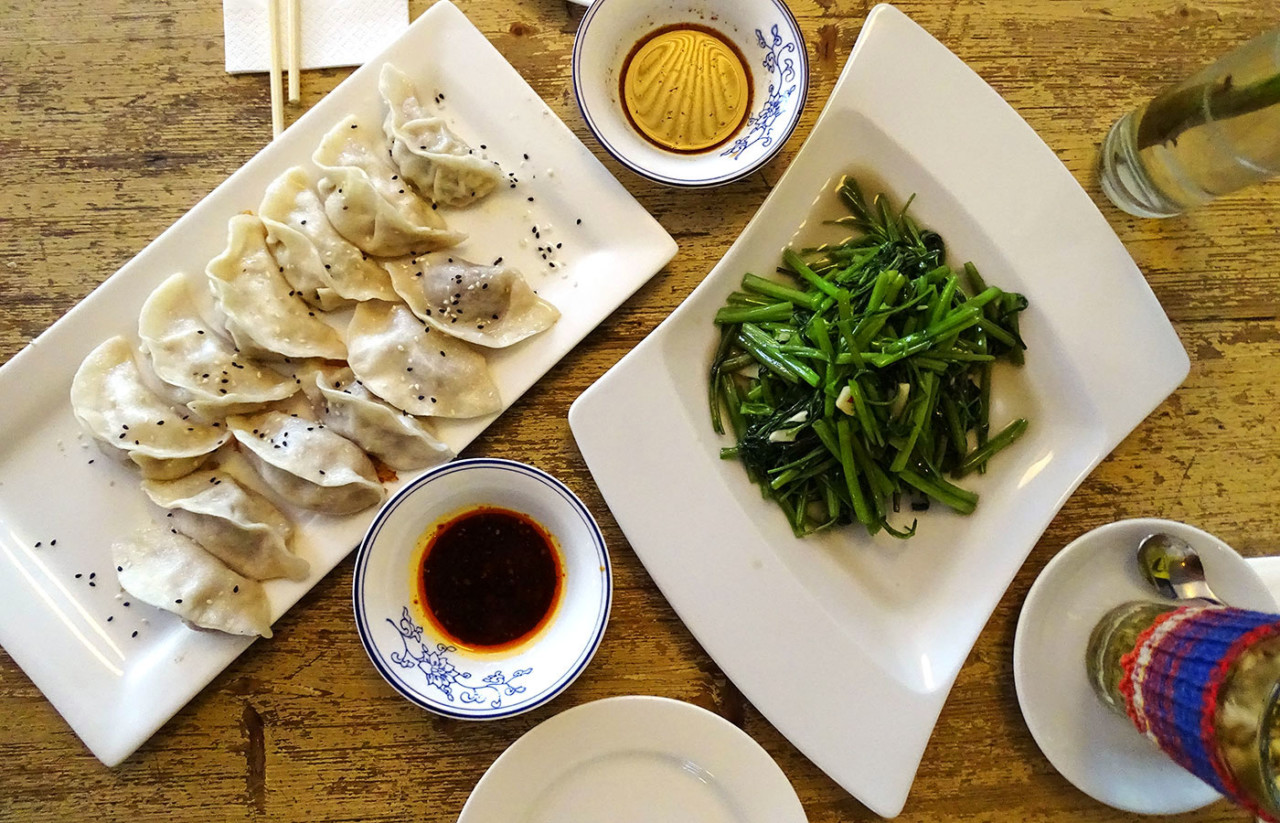 Lucky Dumpling – Dumplings und Wasserspinat Lucky Dumpling – Dumplings und Wasserspinat