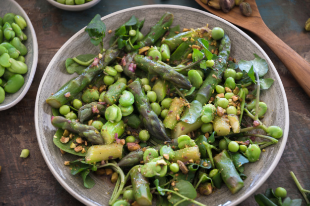 Titelbild Frühlingssalat in Grün. Foto: LimonRimon/Naomi