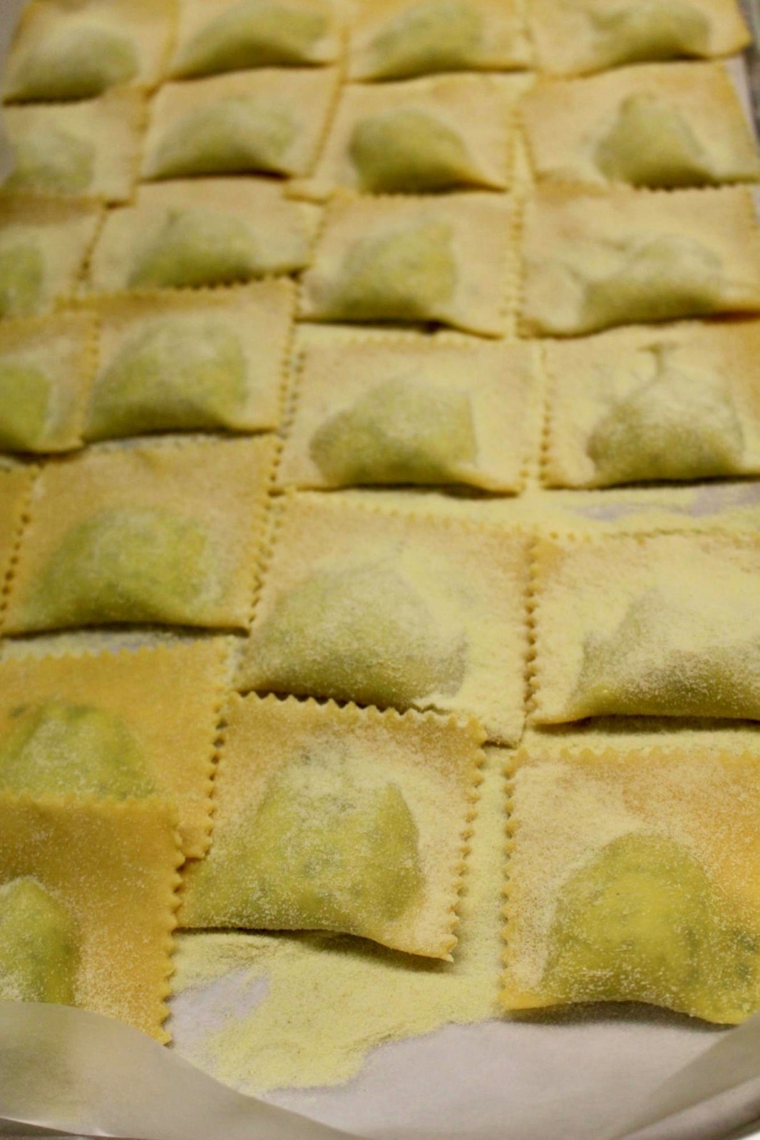 Seine Ravioli produziert Wolfgang jeden Tag ganz frisch. Ihre knallige Farbe kriegen sie von dem grossen Eigelb-Anteil. Foto: Lunchgate/Lea Seine Ravioli produziert Wolfgang jeden Tag ganz frisch. Ihre knallige Farbe kriegen sie von dem grossen Eigelb-Anteil. Foto: Lunchgate/Lea