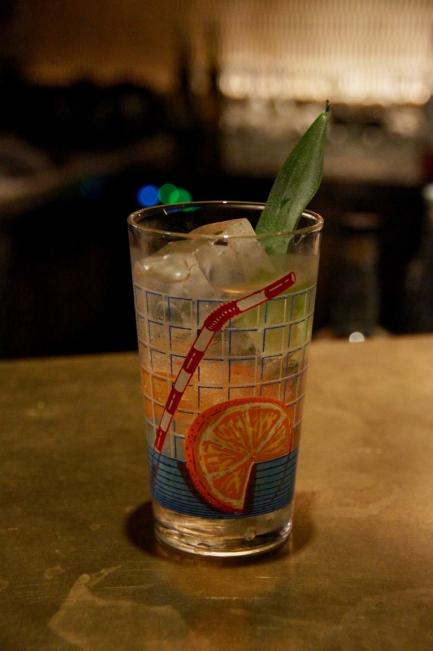 Der umweltbewusste Ananaspunch von David Gafner: Das Plastikröhrli gibt’s nur als Glassujet dazu. Foto: Lunchgate/Max Der umweltbewusste Ananaspunch von David Gafner: Das Plastikröhrli gibt's nur als Glassujet dazu. Foto: Lunchgate/Max