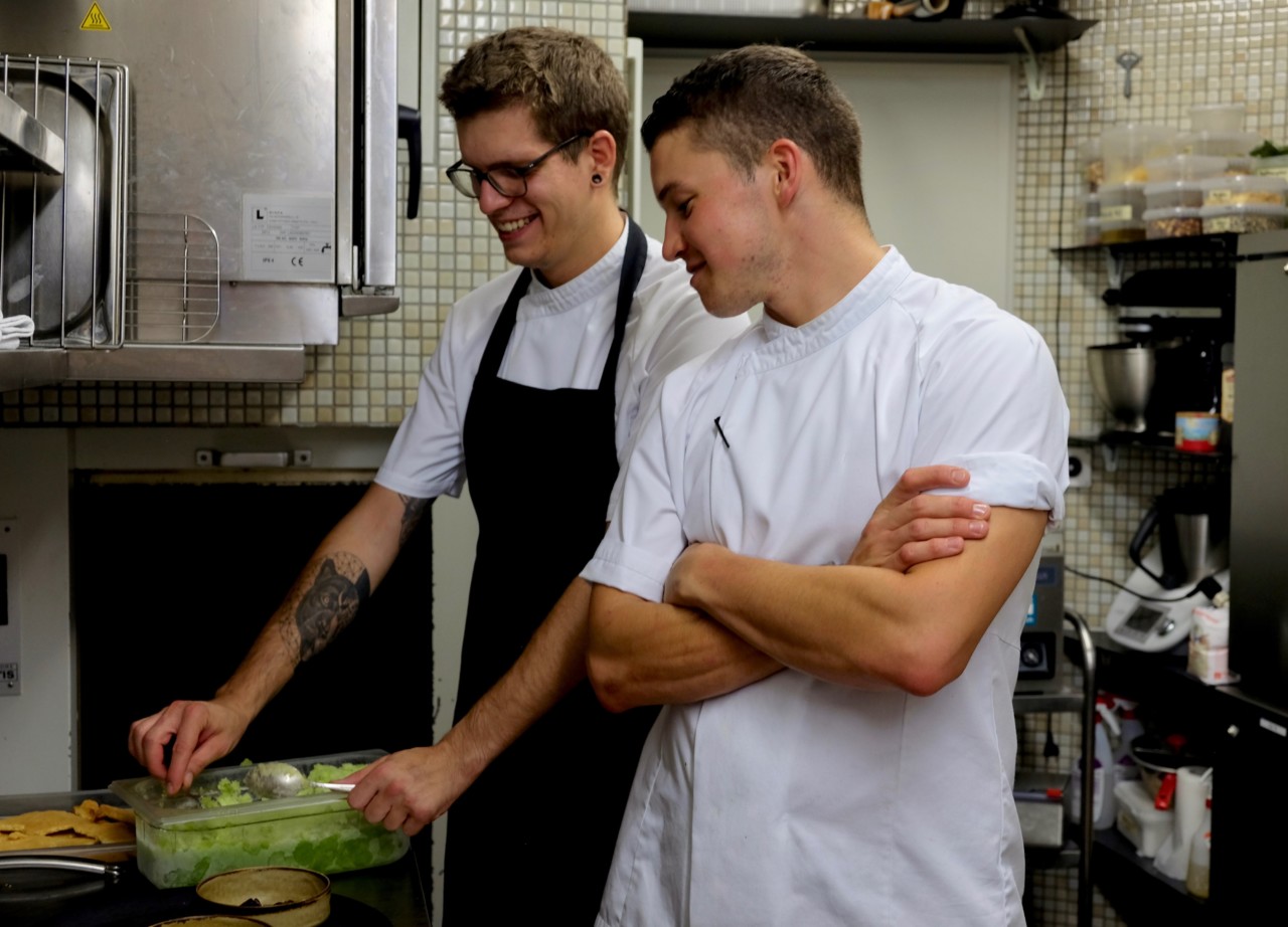 Pascal Bertschinger und Roger Greber kochen brutal gut. Pascal Bertschinger und Roger Greber kochen brutal gut.