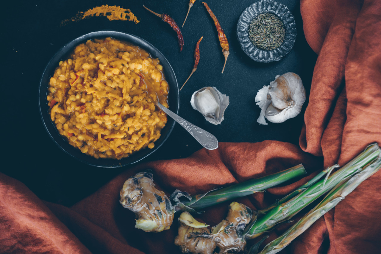 Linsen-Dal mit Kürbis und frischem Ingwer. Foto: LimonRimon/Naomi