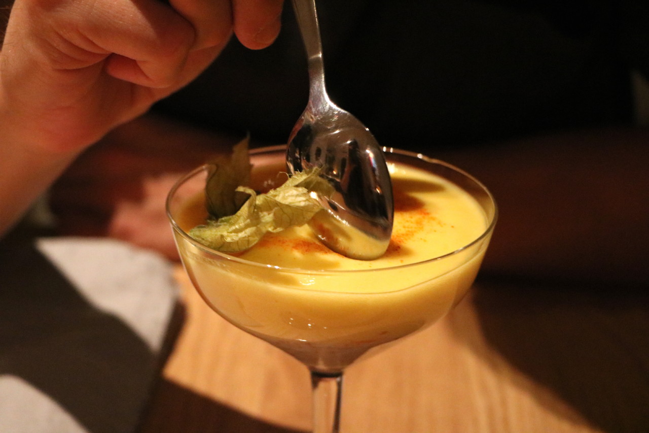 So ein Dessert hattest du sicher noch nie: Quinoa, Kokos- und Passionsfruchtcreme. Foto: Lunchgate/Simone