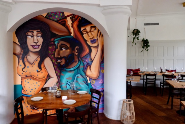 Das neueröffnete Barranco mit den einzigartigen Wandmalereien vom Peruaner Entes. Foto: Lunchgate/Anna Das neueröffnete Barranco mit den einzigartigen Wandmalereien vom Peruaner Entes. Foto: Lunchgate/Anna