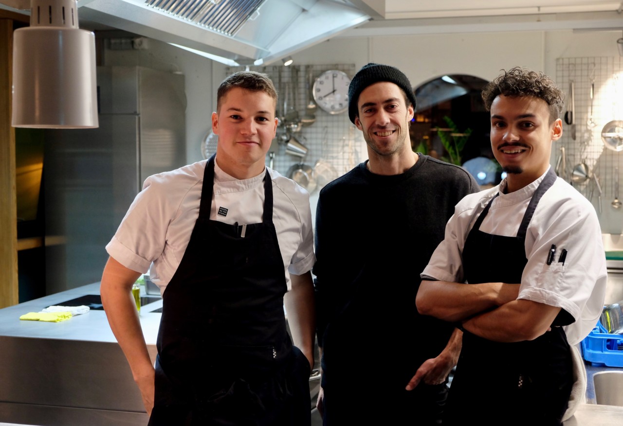 Die Macher des neueröffneten Riders in Laax: Gourmet und Greenstyle garantiert! Foto: Lunchgate/Anna Die Macher des neueröffneten Riders in Laax: Gourmet und Greenstyle garantiert! Foto: Lunchgate/Anna
