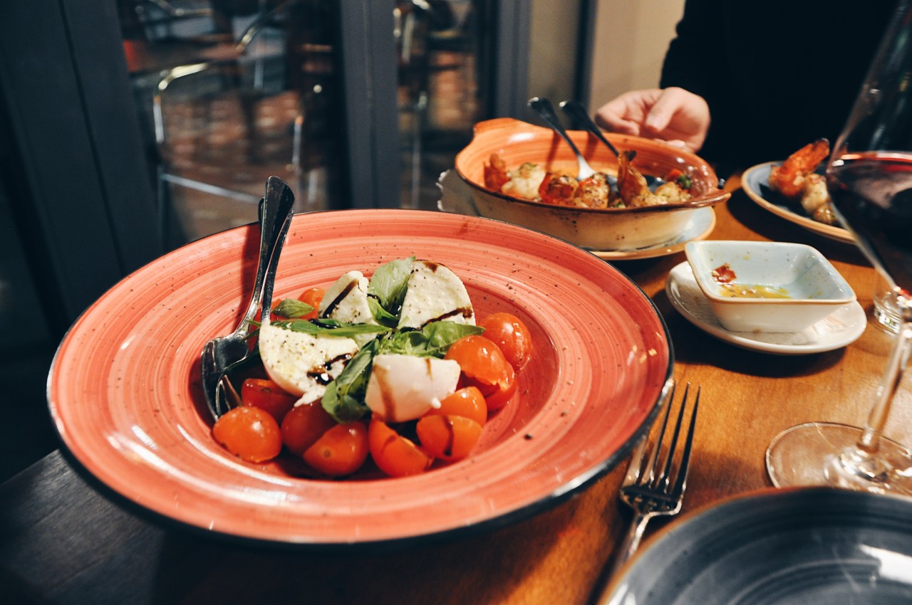 cucina-restaurant-zuerich-essen-mozzarella-tomate-caprese-salat-altstetten-essen-lunchgate-marina-1