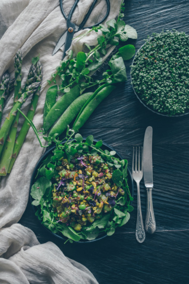 [Rezept] Zaatar-Quinoa Salat mit Erbsen und Spargeln
