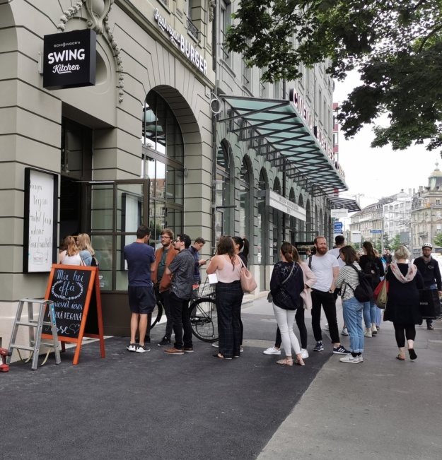 Swing Kitchen Anstehen