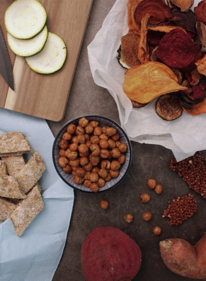 Gesund snacken: drei knusprige Low-Carb-Rezepte!