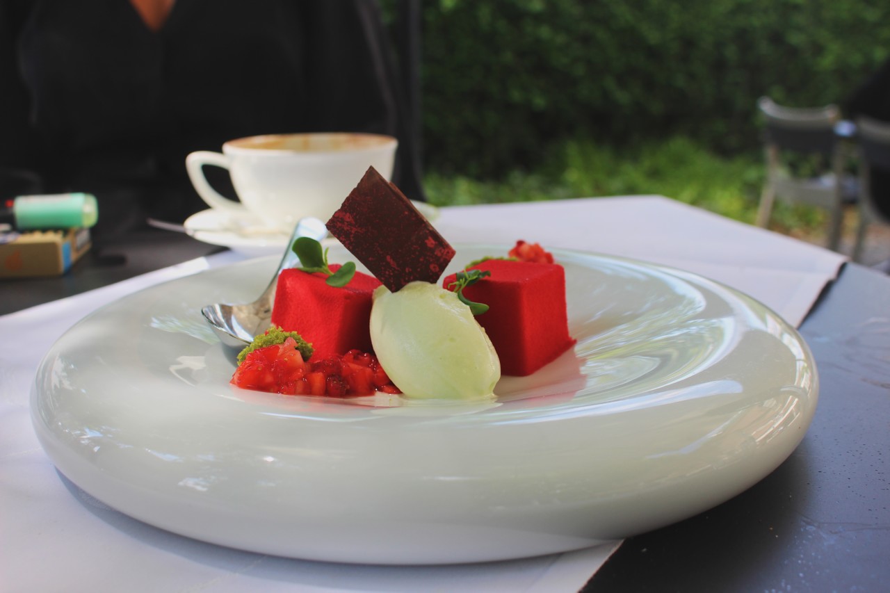 Ein krönender Abschluss: Erdbeer-Entremet. Foto: Lunchgate/Sydney/Marina