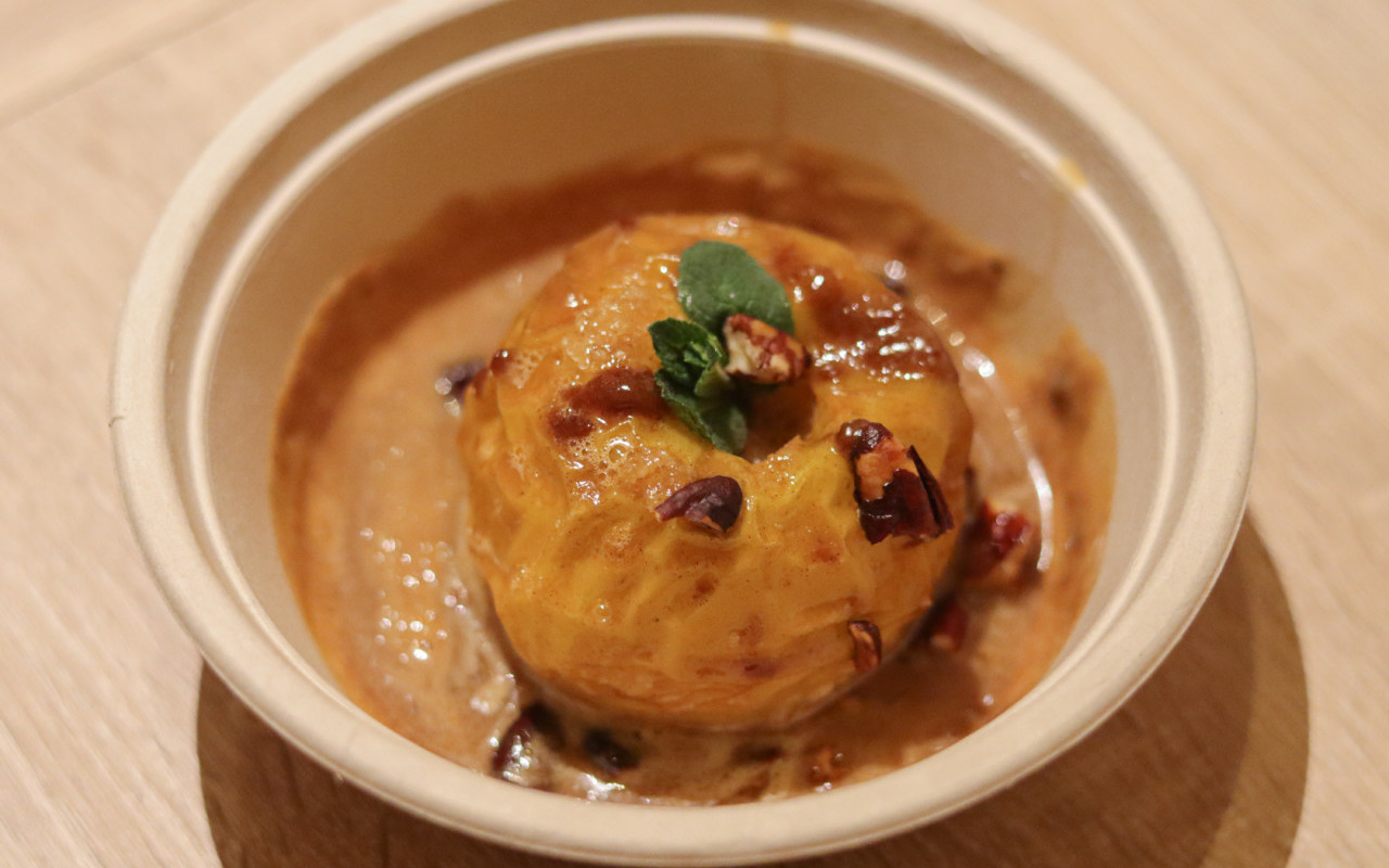Ein Bratapfel mit gebrannter Caramelsauce war an diesem Abend das "Dessert des Augenblicks". Foto: Lunchgate/Daria